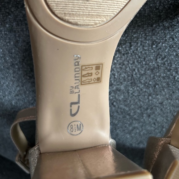 Gold CL by Laundry Jody Sandal - Picture 7 of 7